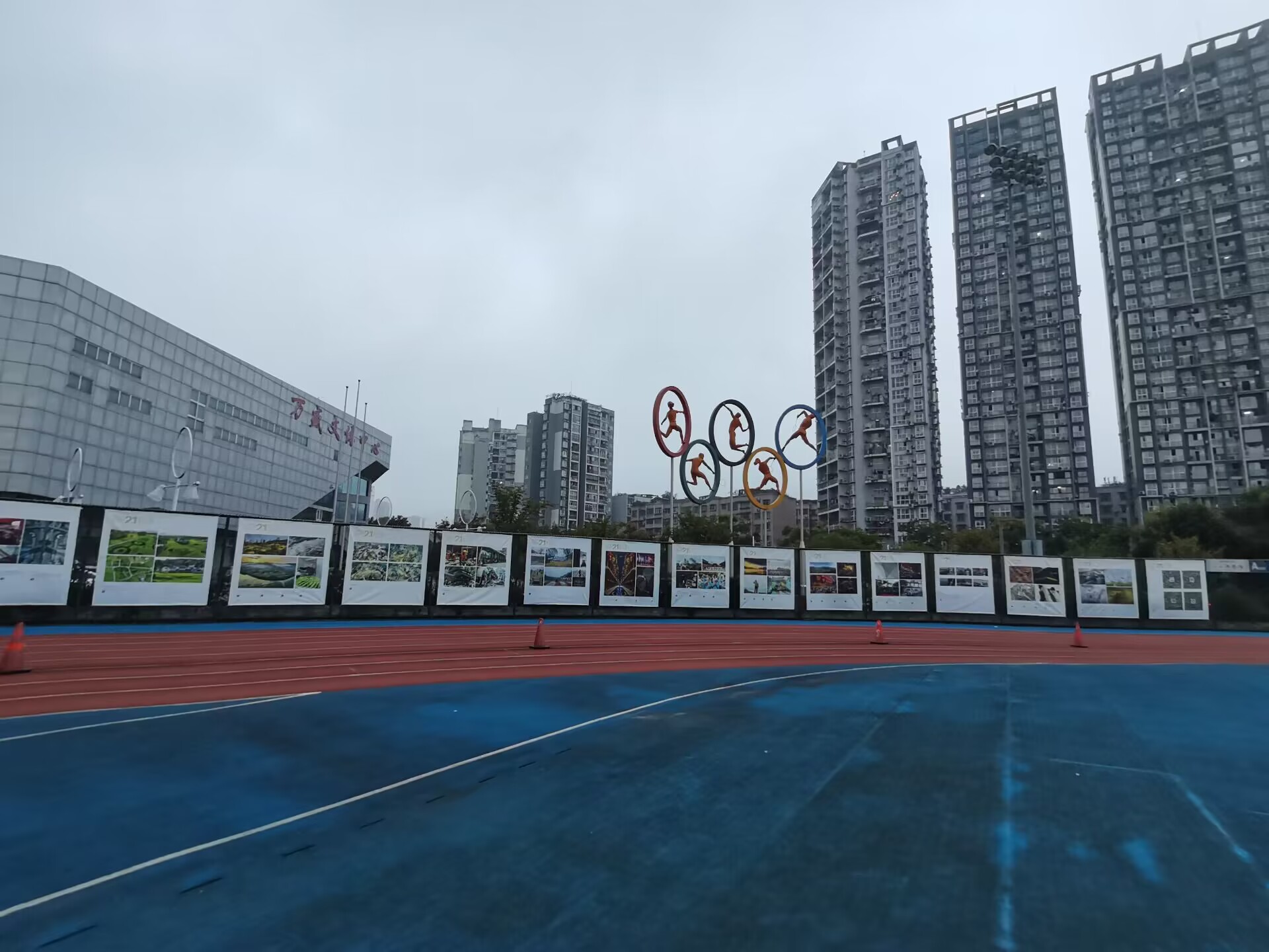 1695808983139712.jpg
